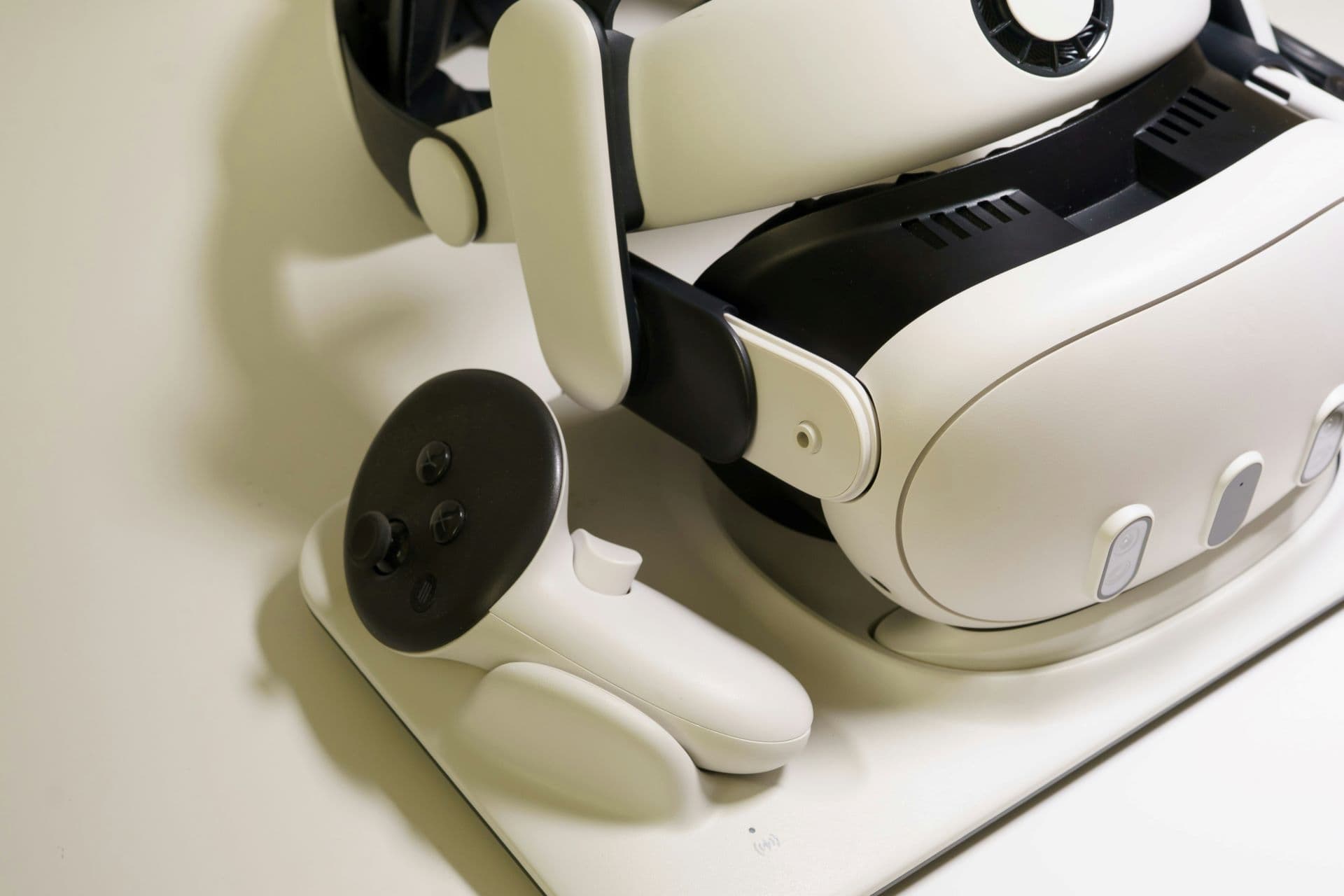 Social VR: Building Friendships in Digital Worlds
