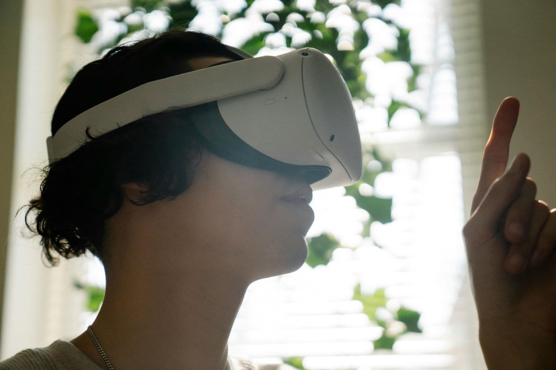 Virtual Storytelling: Immersive Narratives in VR Worlds