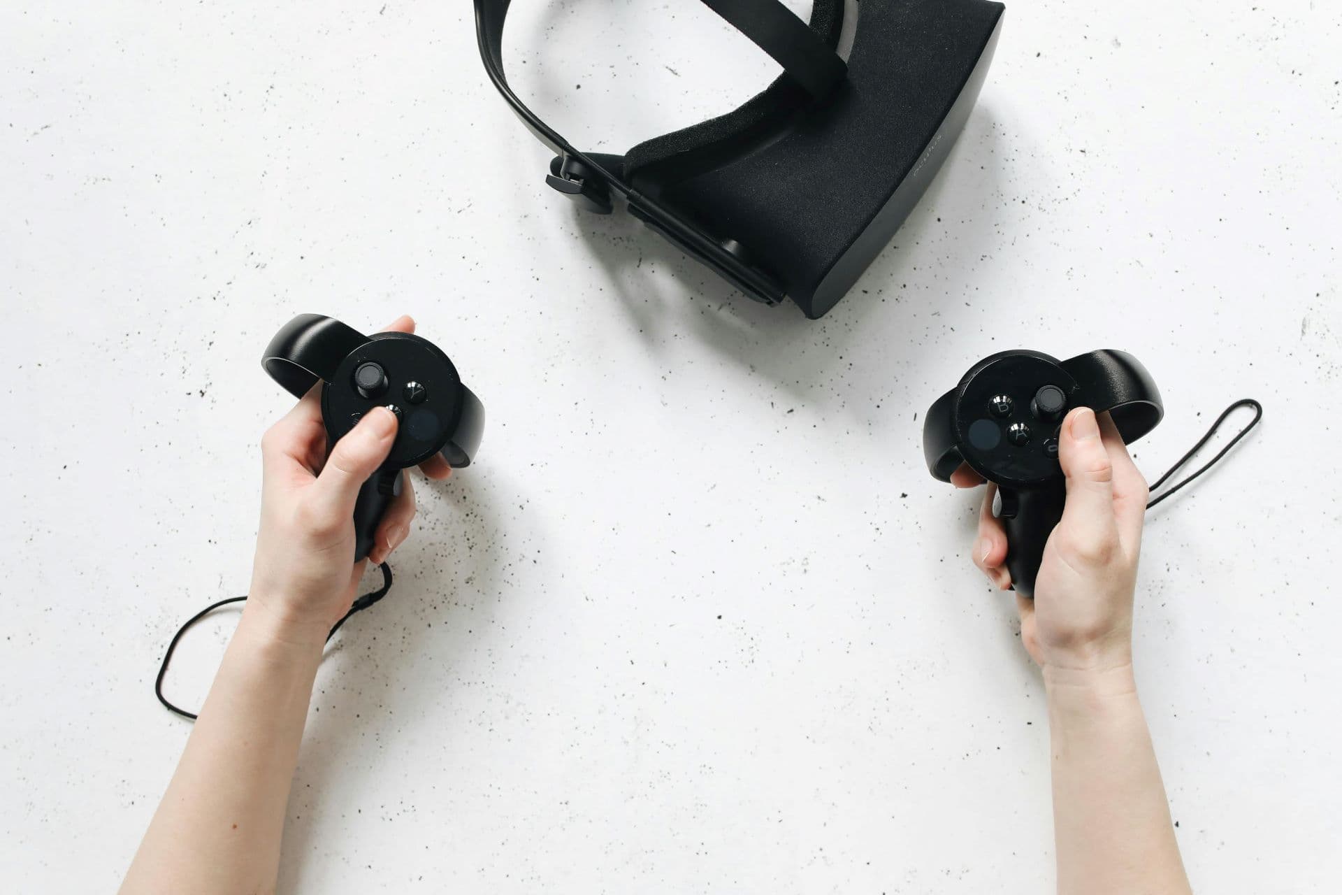 Hand Tracking vs Controllers: Precision or Intuition? gallery image 1