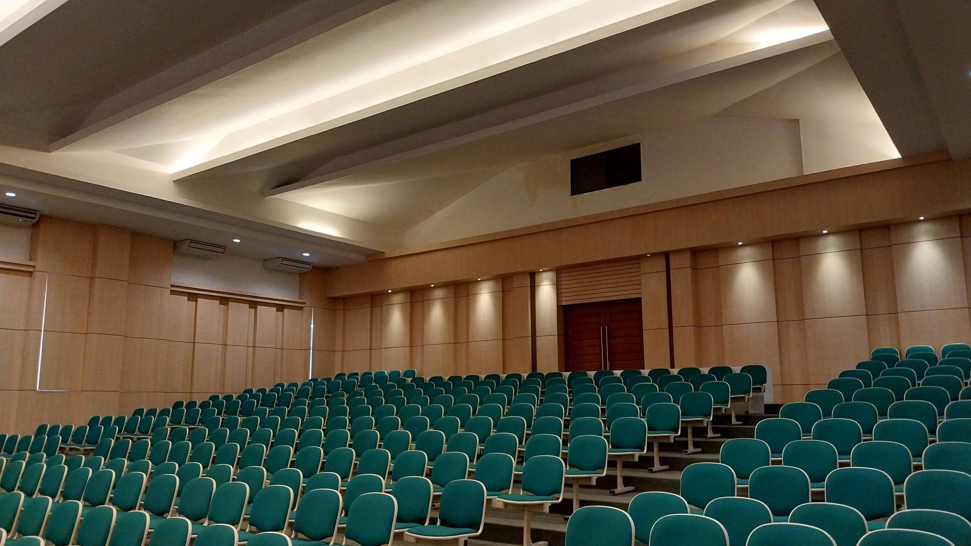 Vr Conferences Vs Physical Events Maximizing Roi And Reach 1